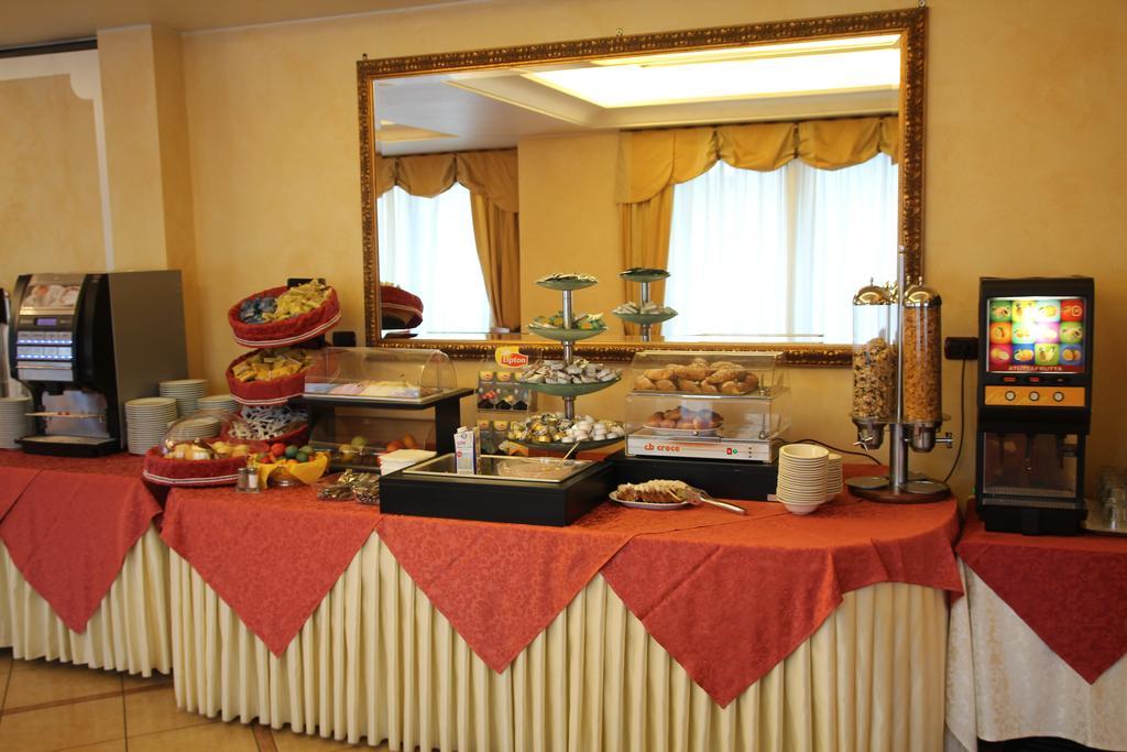 Hotel Confine Кола Экстерьер фото