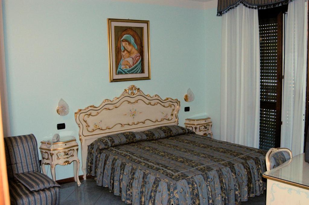 Hotel Confine Кола Номер фото