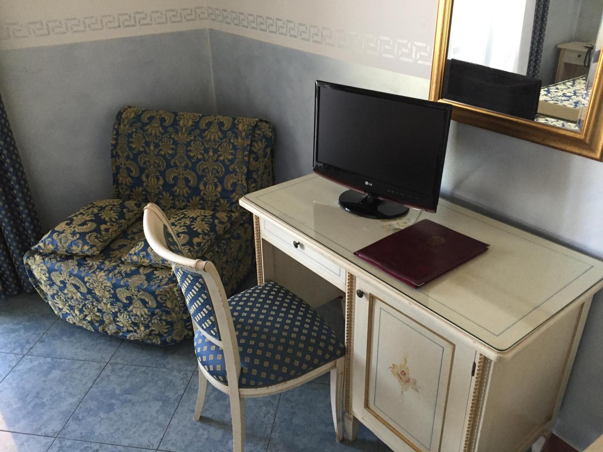 Hotel Confine Кола Номер фото