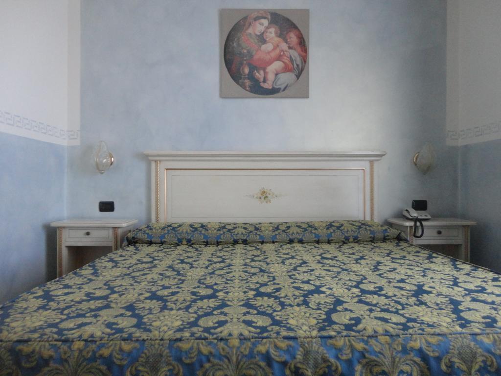 Hotel Confine Кола Номер фото