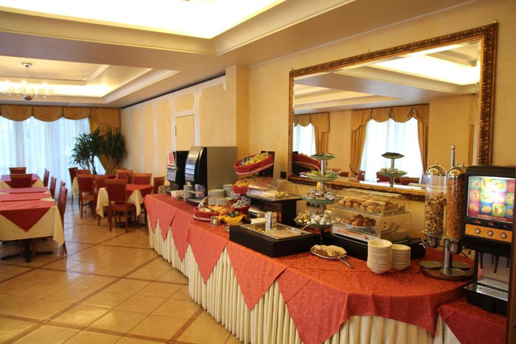 Hotel Confine Кола Экстерьер фото