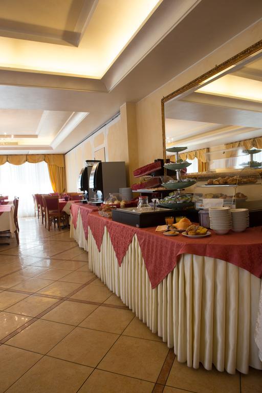 Hotel Confine Кола Экстерьер фото