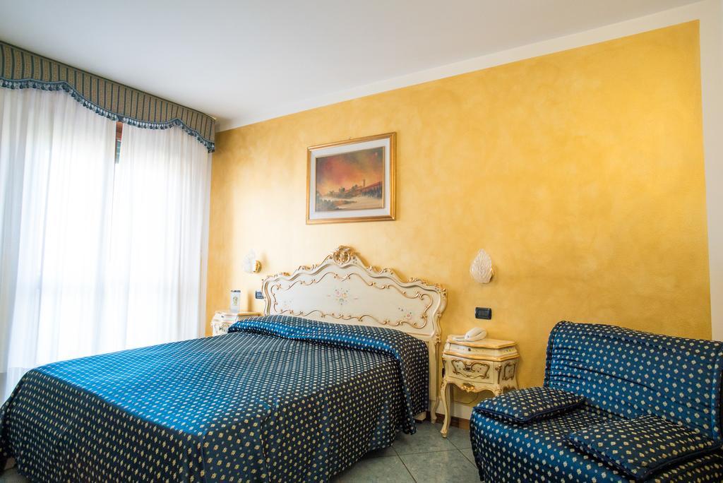 Hotel Confine Кола Экстерьер фото