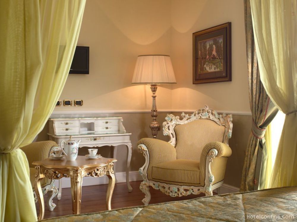 Hotel Confine Кола Экстерьер фото
