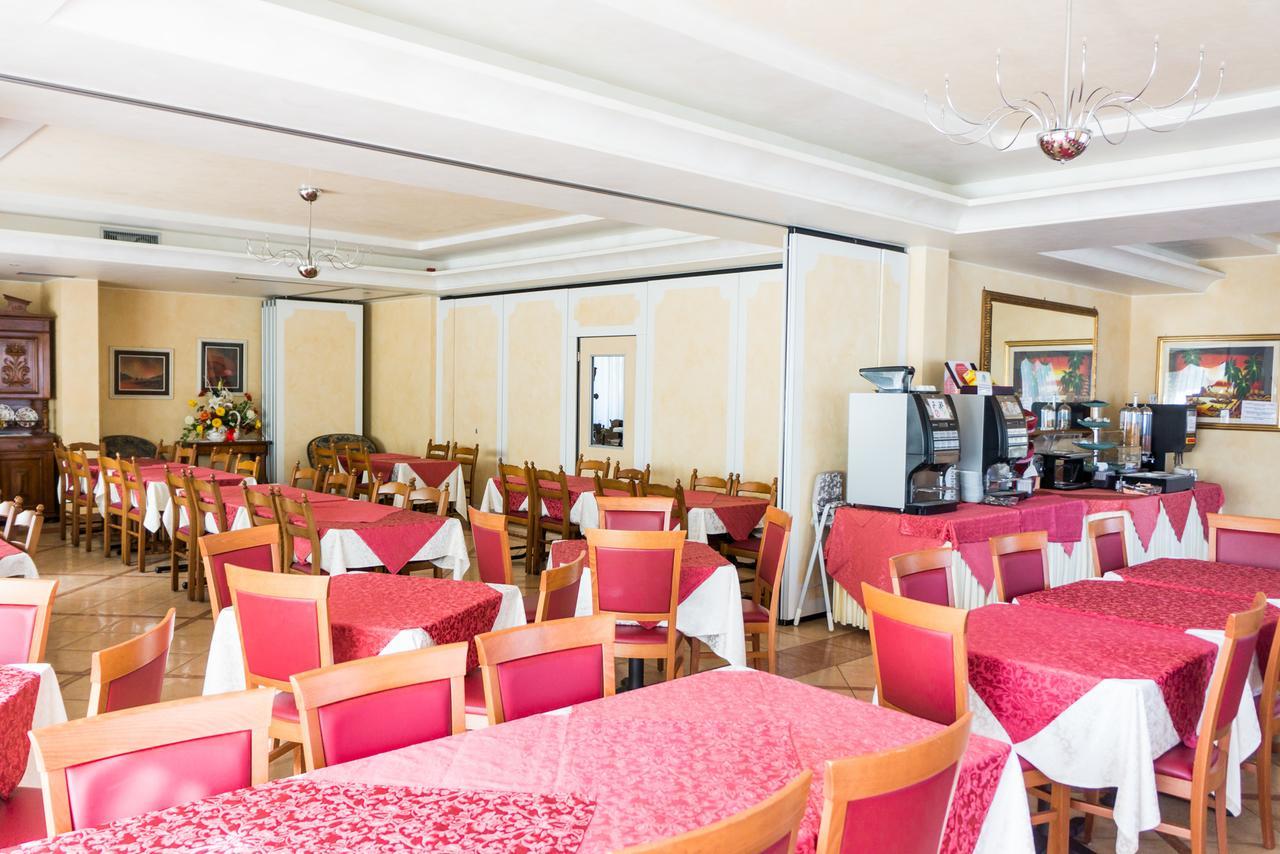 Hotel Confine Кола Экстерьер фото