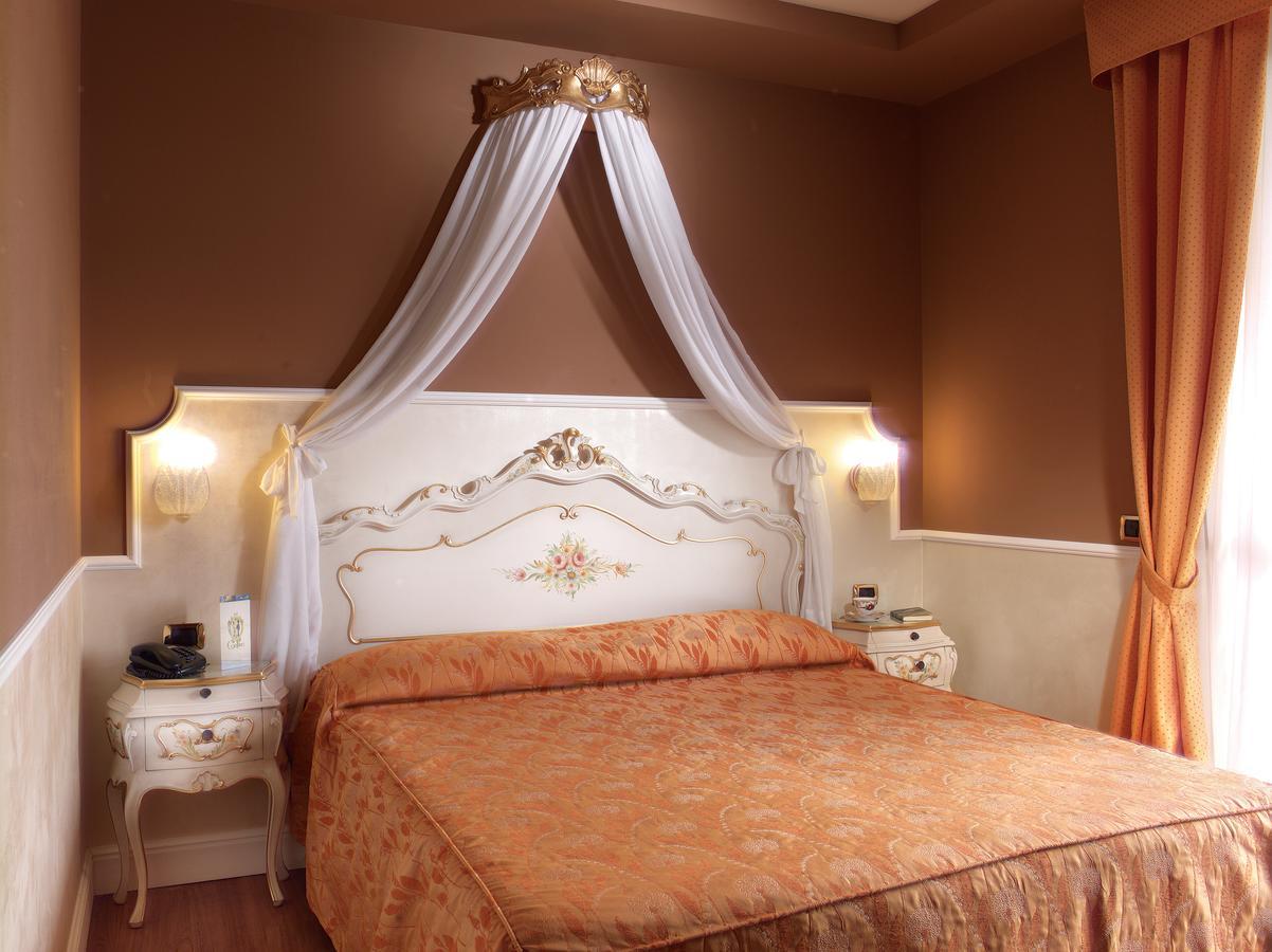 Hotel Confine Кола Экстерьер фото
