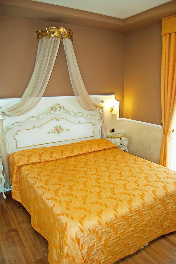 Hotel Confine Кола Экстерьер фото