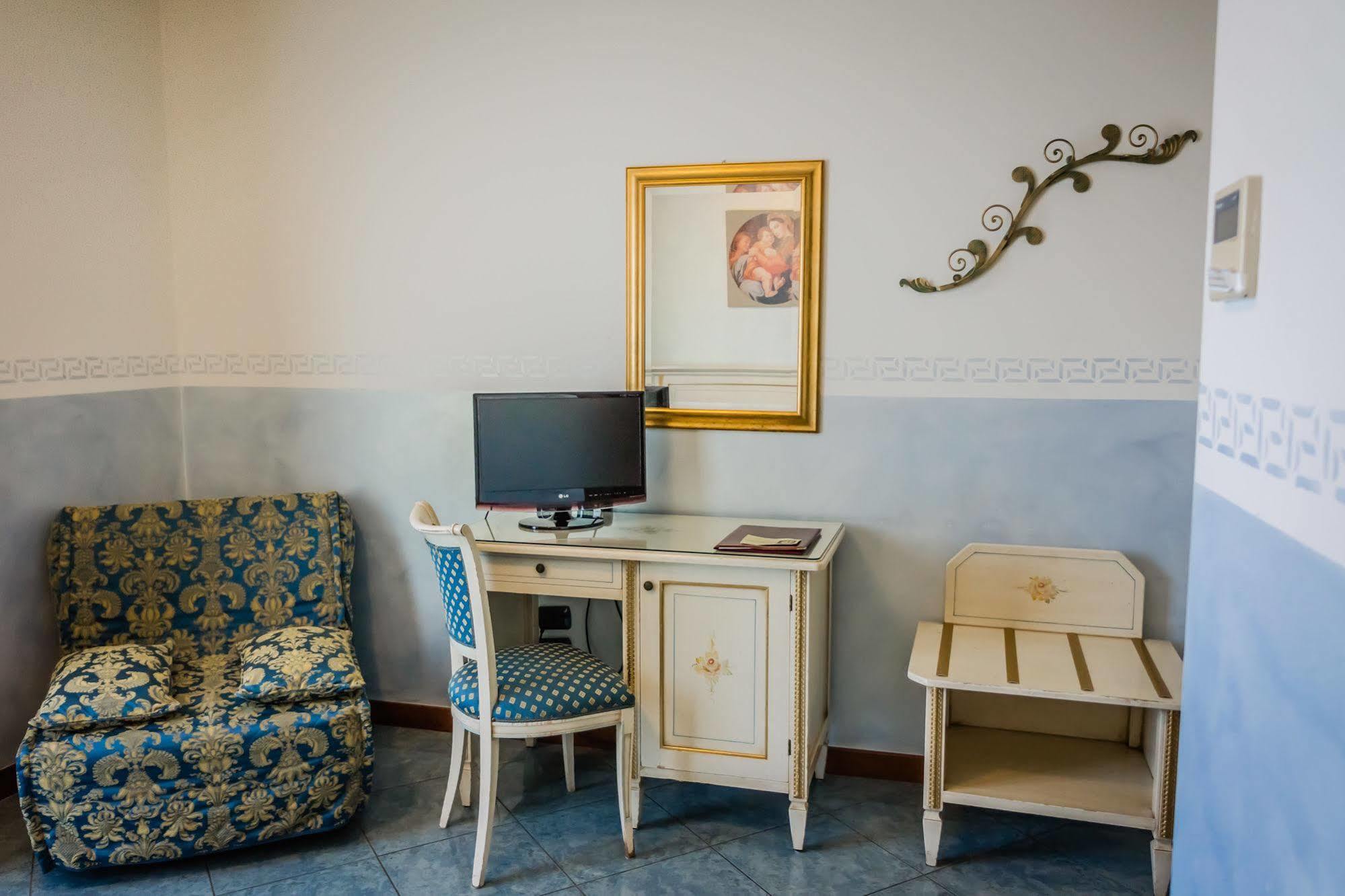 Hotel Confine Кола Экстерьер фото