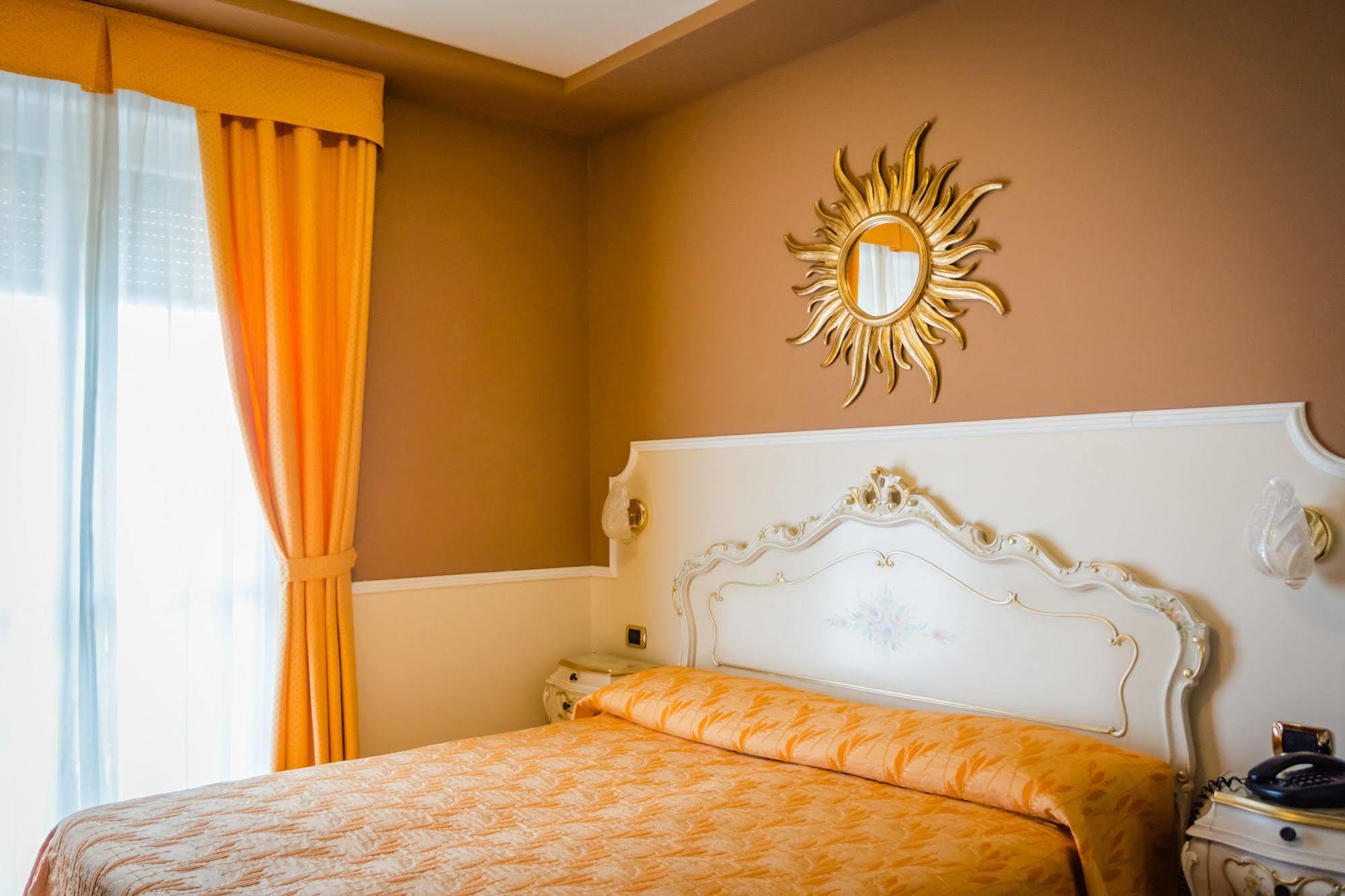Hotel Confine Кола Экстерьер фото